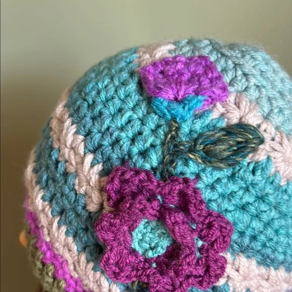 Handmade Crochet Beanie medium soft mandala acrylic yarn new - Picture 3 of 10